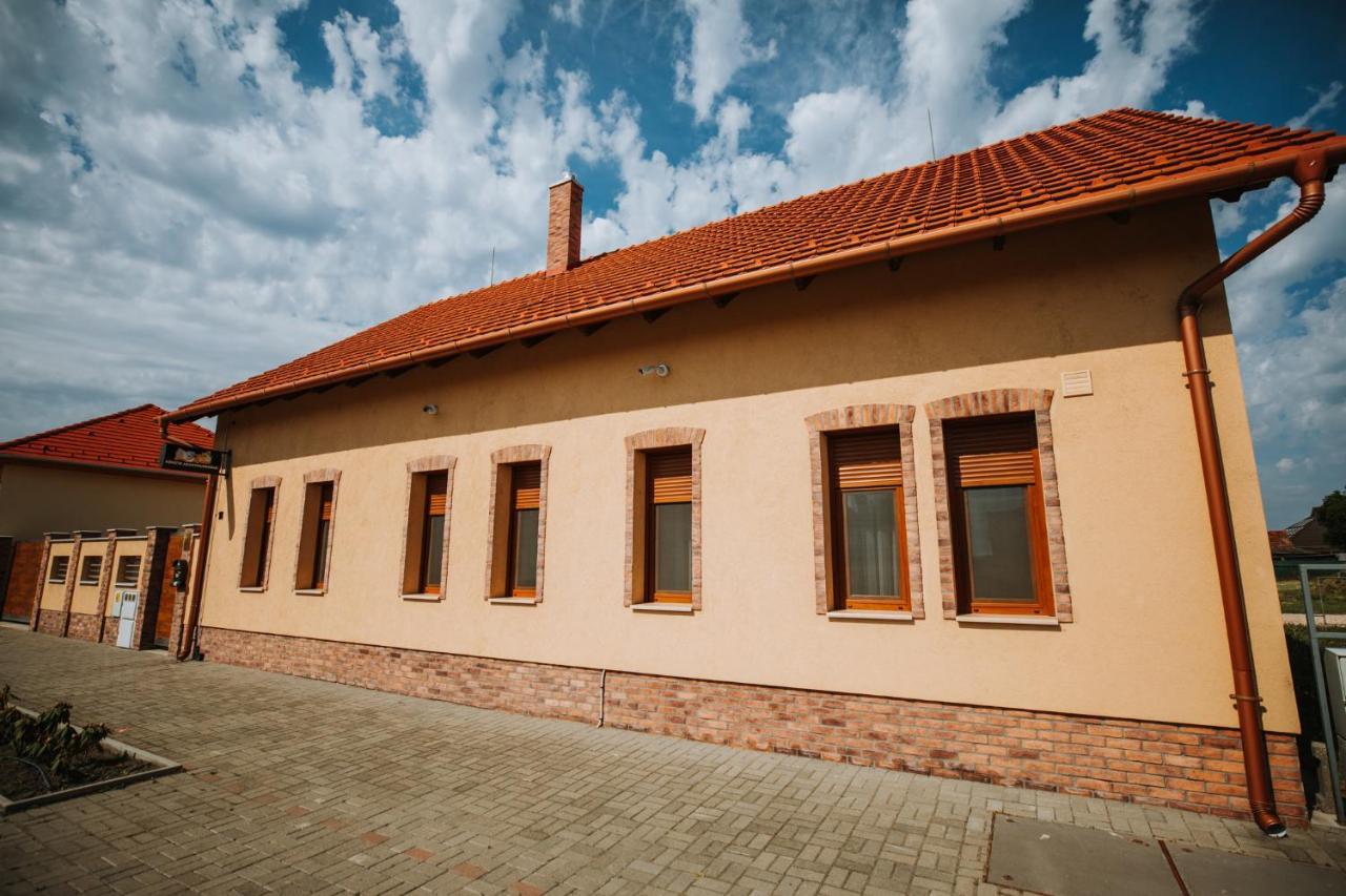 Nemeth Apartmanhazak Морахалом Экстерьер фото
